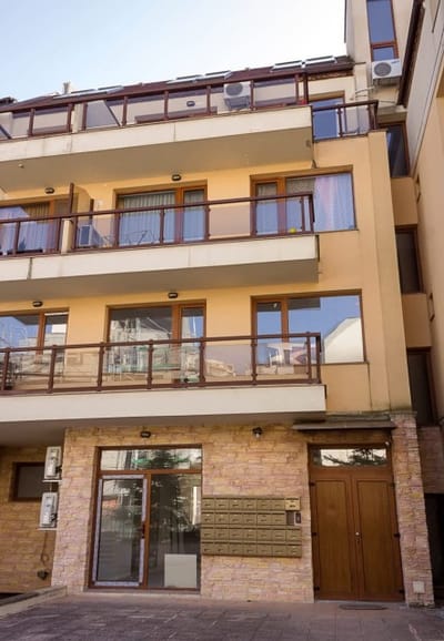 Varna Gem: 2BD Flat with Sunny Balcony