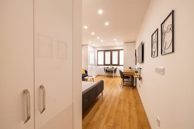 Luxury Studio Living with Top Location