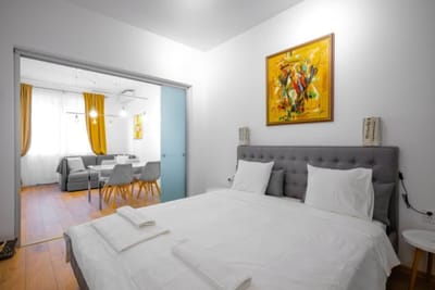 Modern 2BD Flat with Prime Location and Workspace