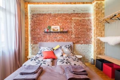 2 BDR & 2 BTHR Funky Apartment / Supreme Location