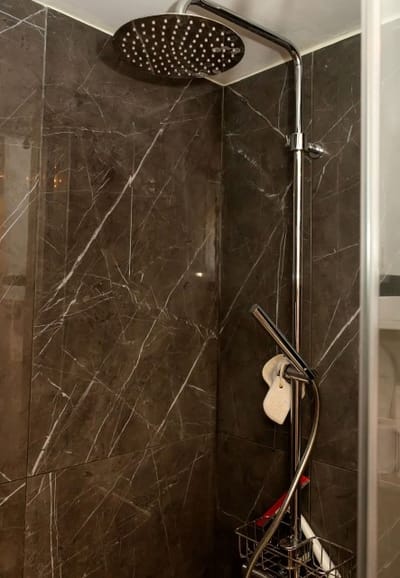 Bright & Spacious Apartment with a Charming Balcon