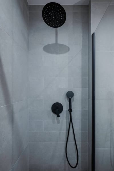 Modern and Central: 1BD Flat with Balcony