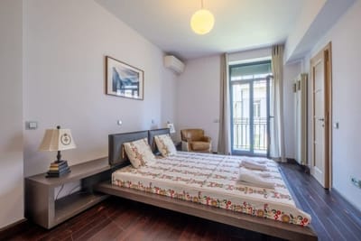 Modern yet Rustic Style City Centre Apt | 2BR/2BTH