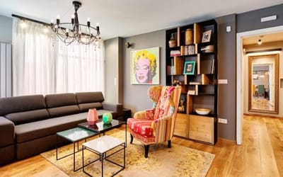 High-end Designer 2BR Aprt + Lift&Balconies