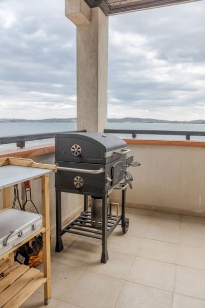 Lovely 3BD flat with Parking and Sea View