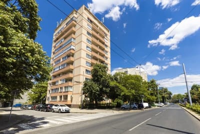 Bright Modern 2BD Apartment with Panoramic View