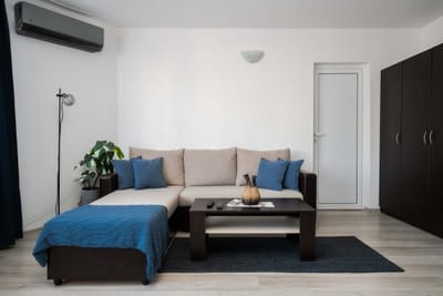 Sunny & Modern 1BR Apartment