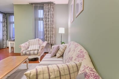 Life in Colors - Elegant 2BD Premium Stay