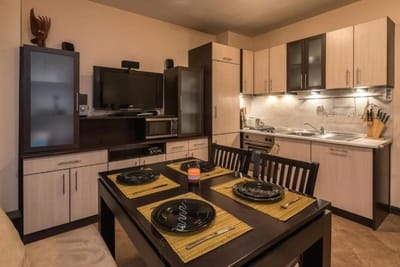 Charming, fully-furnished, 2-bedroom apartment