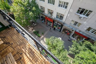 2 BDR & 2 BTHR Funky Apartment / Supreme Location