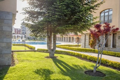 Sunny apartment in a complex with a POOL and GYM