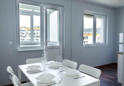 Bright & Airy Flat with 2 Bedrooms – Urban peace