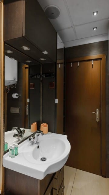 Central 1BD Apartment Next to Women's Market