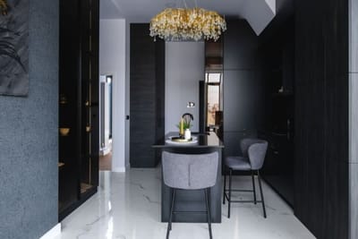 Exquisite Penthouse: Luxe Living with City Views