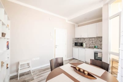 New 1930s quiet central apartment w/AC - 2 bedroom