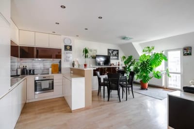 Spacious 2BD Flat with Secure Free Parking