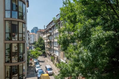 Central Charm  2BD apartment close to NDK