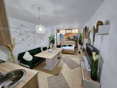 Tropical Chic for Two – Basement Studio  Escape