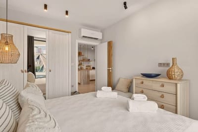 Breezy Boho 2BD Home with Sea View – Chayka