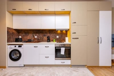 Plaza Nest - Cozy Studio Apartment