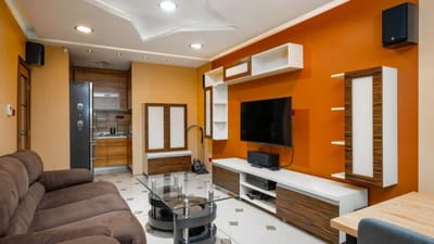 Central 1BD Apartment Next to Women's Market