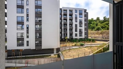 Fresh & Modern Apartment with Balcony