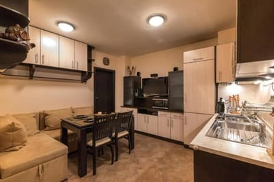 Charming, fully-furnished, 2-bedroom apartment