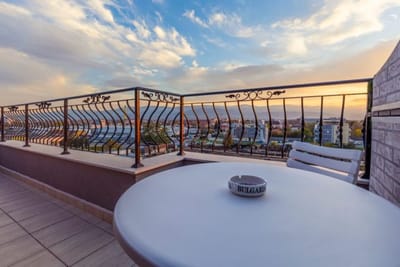 Beautiful 1BD Apartment with a Parking Spot