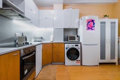 Sofia’s Best Area - Workspace+300 MBPS WiFi