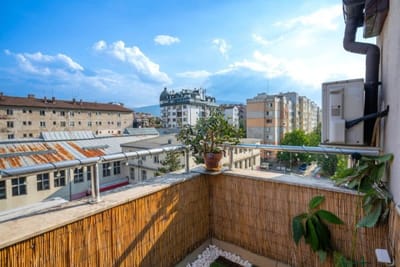 Spacious 2BD Flat with Secure Free Parking