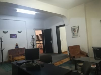 Office in an old building (1938) that is a cultural monument. Size 160 sq. m. No bathroom. No elevator, 4-th floor; 5 rooms; 2 small balconies.