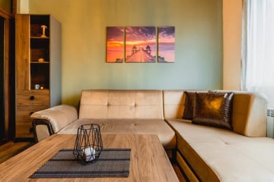 Eagles' Bridge  1BD flat with desk