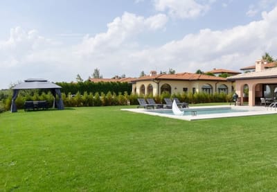 Luxury 4-bedroom Villa in Black Sea Rama Resort