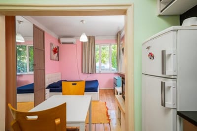 Sofia's 1BD Colourful Getaway Near NDK