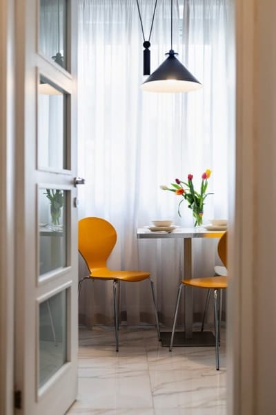 A French affair. With parking, style and elegance.