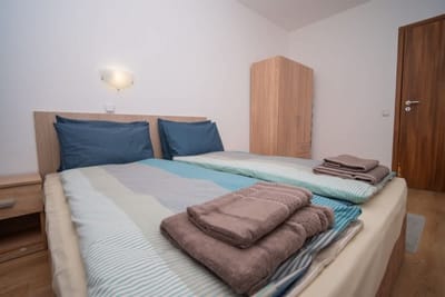 Spacious 2BD Apart. Walk to City Centre