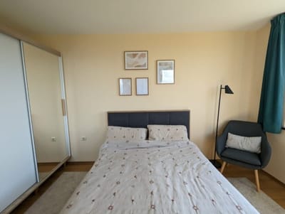 Stylish 2BD Apartment with Panoramic Mountain View