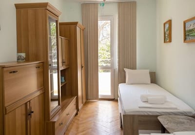 Sunny 2-Bedroom Flat near Sea Garden|Chayka, Varna