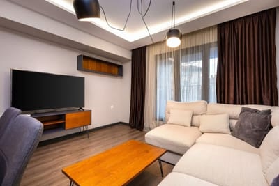 New Luxury & Bright 2 Bedroom Apartment