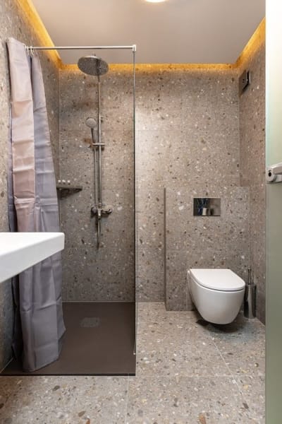 Downtown Modern Studio with Balcony