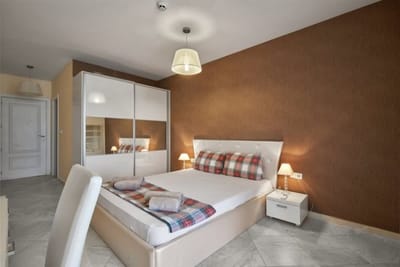 2BD Flat with Balcony in Flores Garden Complex