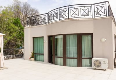 Cozy 1BD Apartment with a Spacious Terrace