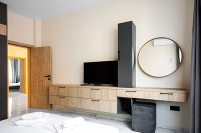 Marble Essence: 2BD Retreat in Top City Centre