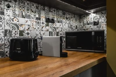 Eagles' Bridge  1BD flat with desk