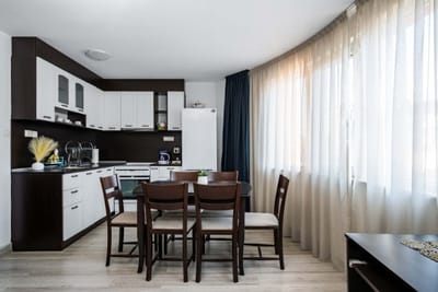 Sunny & Modern 1BR Apartment