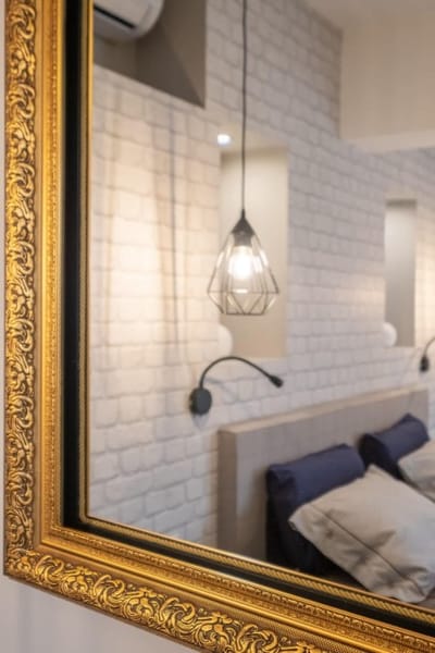 High-end Designer Aprt - AC & Lift & Balcony