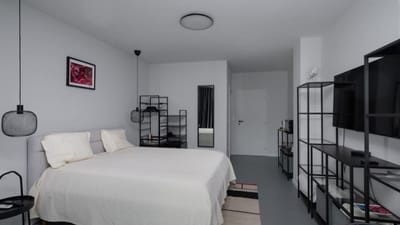 Aviva City Stay – Noir Studio