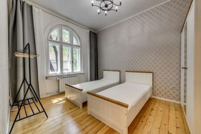 Classic Charm ~ 2BD Central Apartment