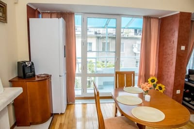 Spacious & Sunny Maisonette w/ Terrace near Centre