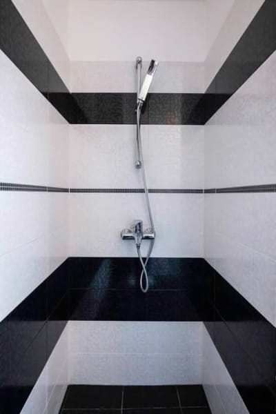 Silver Gem  1BD with desk and balcony